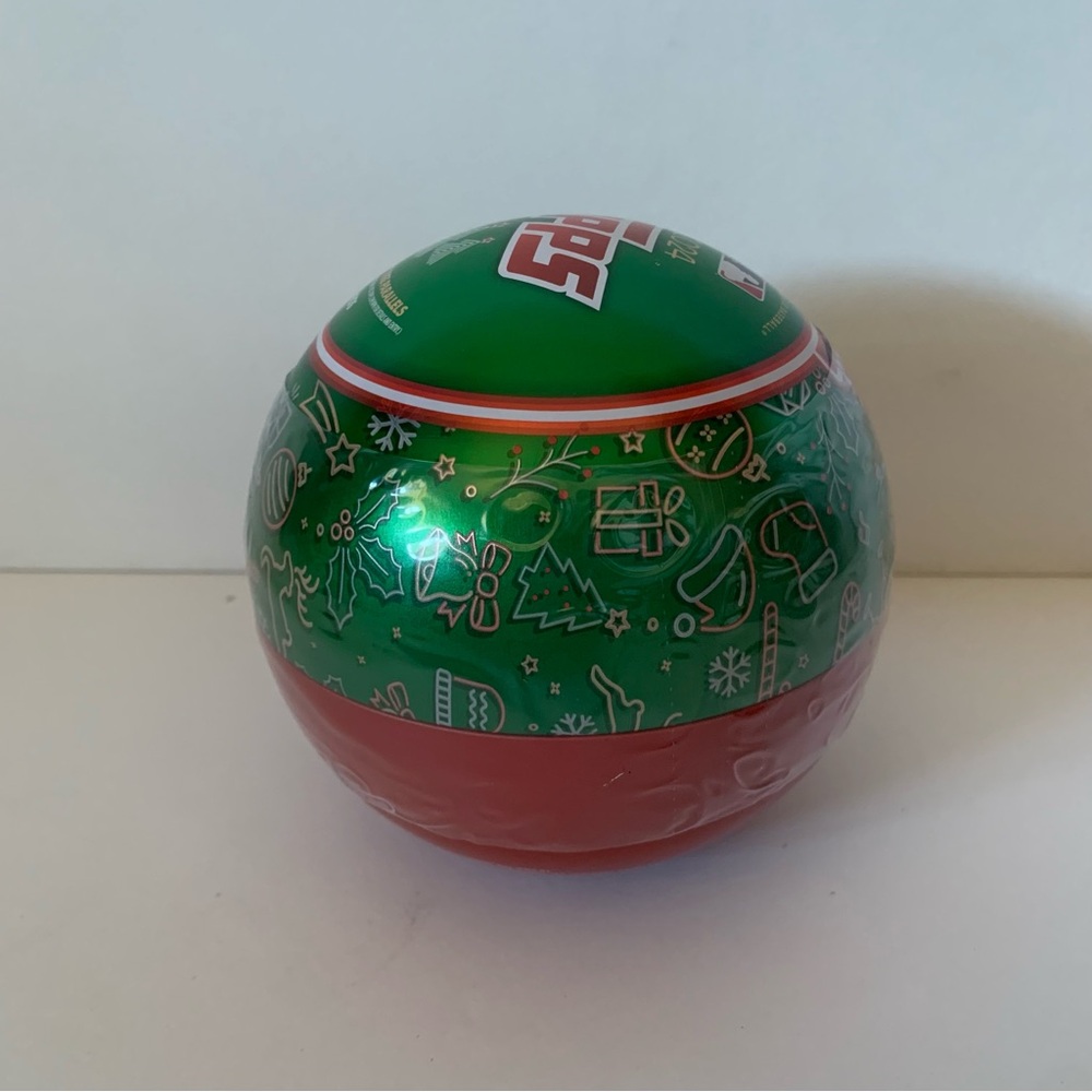 NWT. TOPPS 2024 Holiday Tin Baseball Cards - Picture 4 of 7